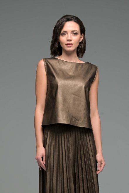 Faux leather sleeveless cropped top with knitted detalis