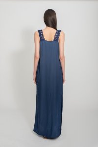 Σατέν maxi φόρεμα με χειροποίητες πλεκτές λεπτομέρειες midnight blue