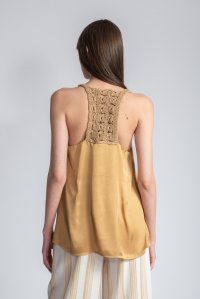 Satin tank top with handmade knitted details gold