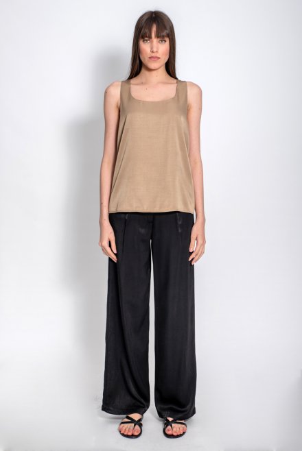 Sleeveless basic top with knitted details tan