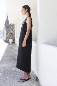 Λινό αμάνικο φόρεμα με πλεκτές λεπτομέρειες black
