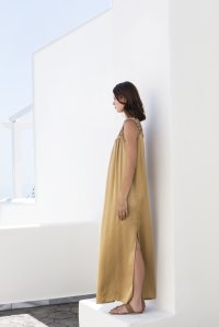 Σατέν maxi φόρεμα με χειροποίητες πλεκτές λεπτομέρειες gold