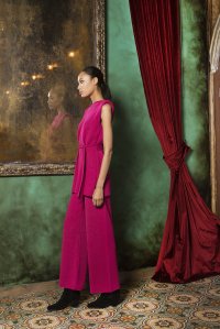 Woolblend padded sleevless top with side slits winter fuchsia