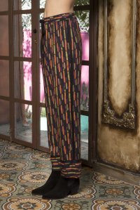 Πολύχρωμη παντελόνα με πλεκτές λεπτομέρειες multicolored black-violet-grass-orange