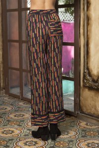 Πολύχρωμη παντελόνα με πλεκτές λεπτομέρειες multicolored black-violet-grass-orange