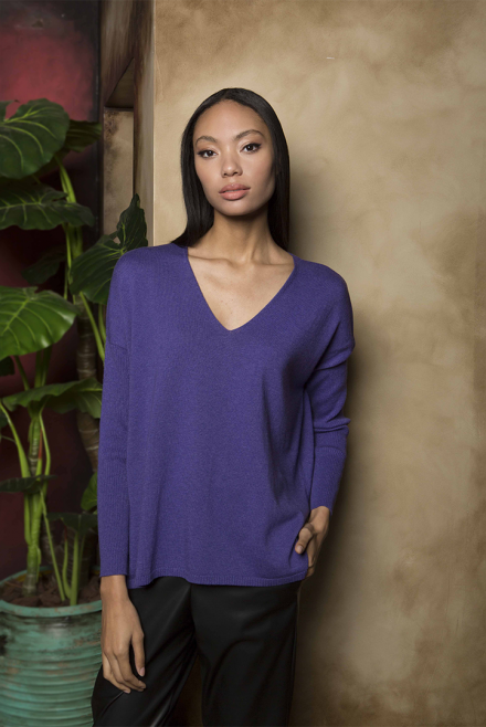 Cotton blend v-neck relaxed sweater violet