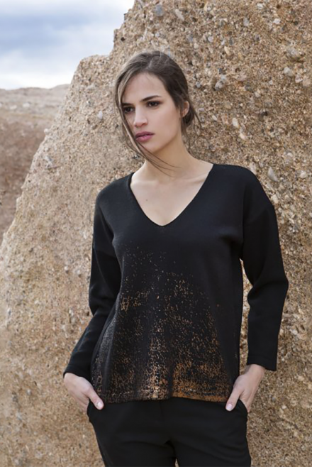Wool blend metallic printed V-neck sweater black