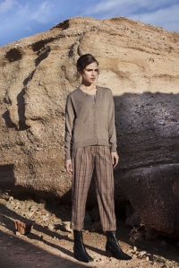 Checked cropped pleated pants camel