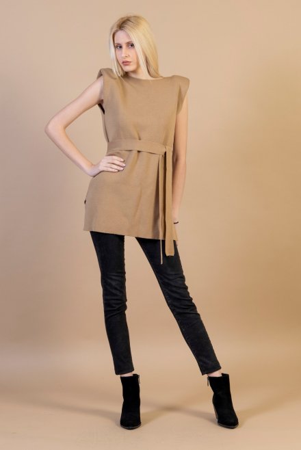 Woolblend padded sleevless top with side slits camel