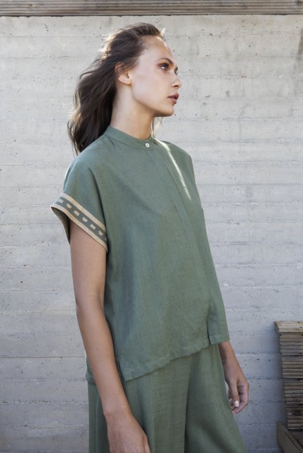 Linen blend short  sleeved  shirt with knitted details khaki