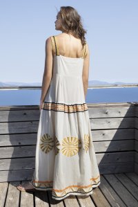 Κεντημένο ζακάρ μάξι φόρεμα με πλεκτές λεπτομέρειες ivory-gold-black-orange