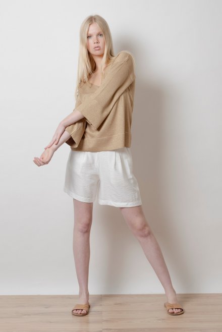Basic sorts with knitted details ivory