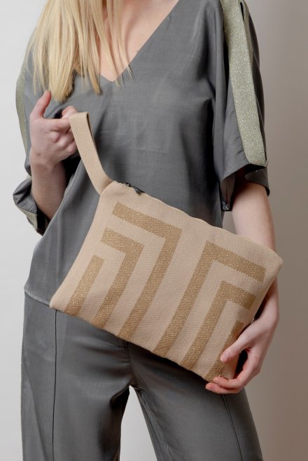 Cotton-lurex geometric pattern knitted cluch bag dark beige-tan gold