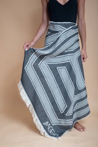 Towel pareo with geometrical pattern ivory-black
