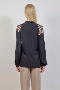 Crepe marocaine shirt with handmade  knitted details black