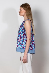 Εμπριμέ βαμβακερή αμάνικη μπλούζα με πλεκτή λεπτ/ρια blue-violet