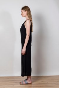 Crepe marocaine dress with knitted handmade details black