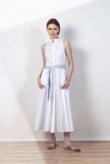 Αμάνικο φόρεμα με κουμπιά από ποπλίνα με πλεκτή ζώνη white