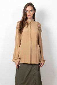 Crepe marocaine shirt with handmade  knitted details dark beige