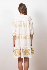 Κεντημένο ζακάρ μίνι φόρεμα με γεωμετρικο μοτίβο και πλεκτή ζώνη ivory-gold