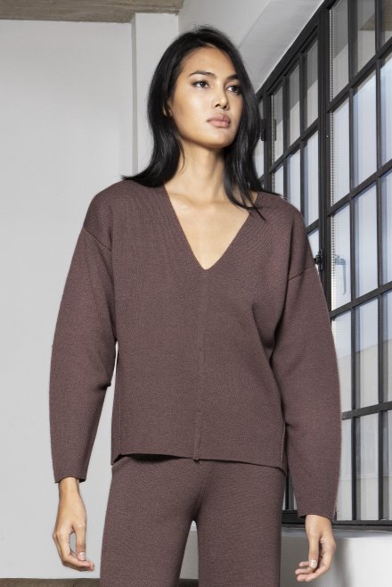 Wool blend v-neck sweater brown