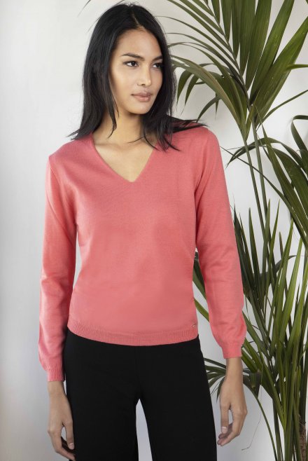Wool blend v-neck sweater camelia rose