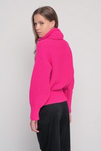 Chunky knit v-neck sweater with detachable neck band fuchsia