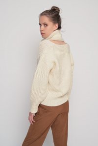 Chunky knit v-neck sweater with detachable neck band ivory