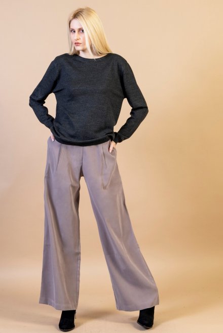 Pleated loose trousers taupe
