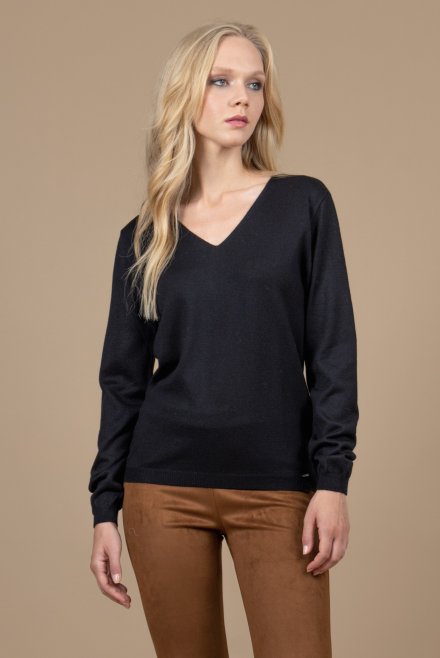 Wool blend v-neck sweater black