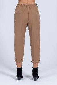 Ίσιο παντελόνι με ζώνη camel