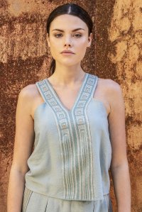 Sleeveless cropped top with knitted details teal