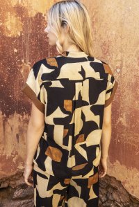 Linen blend printed short sleevled shirt with knitted details black-rust