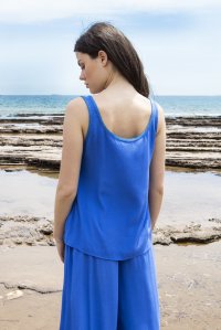 Crepe marocaine basic top with knitted details royal blue