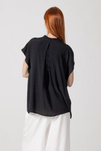 Κρεπ μαροκέν μπλούζα με κοντό μανίκι και πλεκτές λεπτομέρειες black