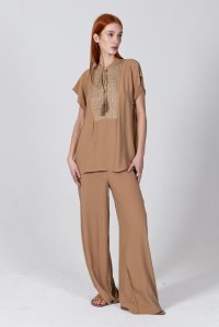 Crepe marocaine short sleeved blouse with knitted details camel