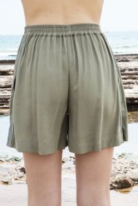 Crepe marocaine shorts with knitted details khaki