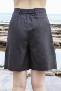 Linen shorts black