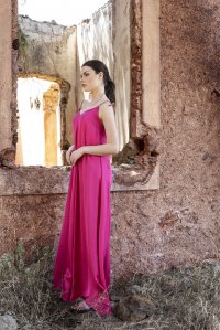 Satin maxi dress with tied straps and knitted details fuchsia