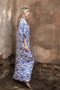 Satin printed tunic dress with knitted details blue-ivory-gold