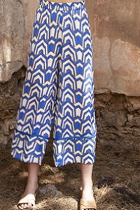 Satin printed cropped pants with knitted details blue-ivory-gold