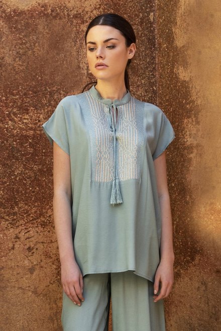 Crepe marocaine short sleeved blouse with knitted details teal