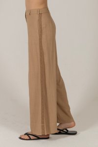 Φαρδύ παντελόνι με λινό και πλεκτές λεπτομέριες camel