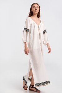 Caftan with zic-zac pattern at the endings ivory