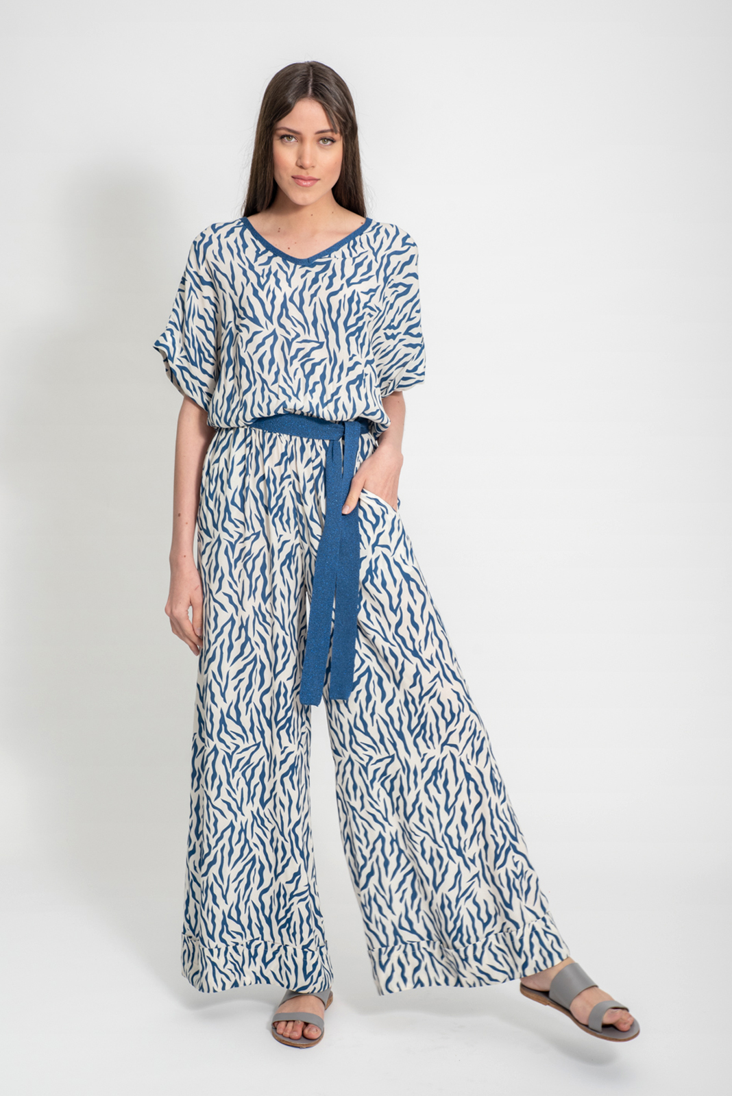 Animal print jumpsuit with knitted belt ivory-blue 