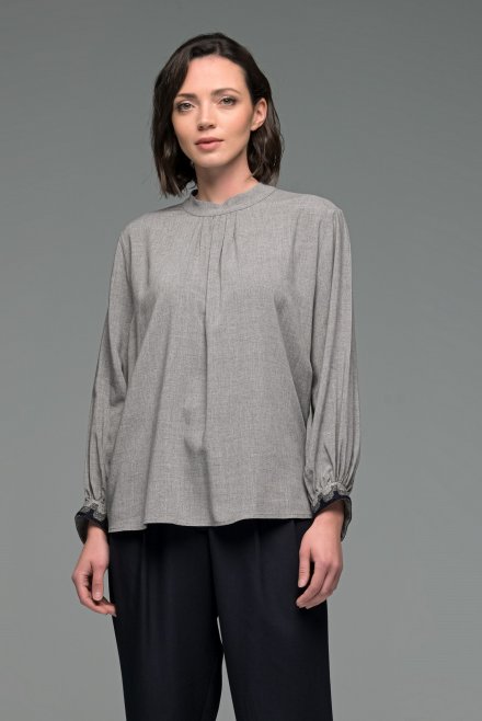Pleated blouse with knitted details light grey