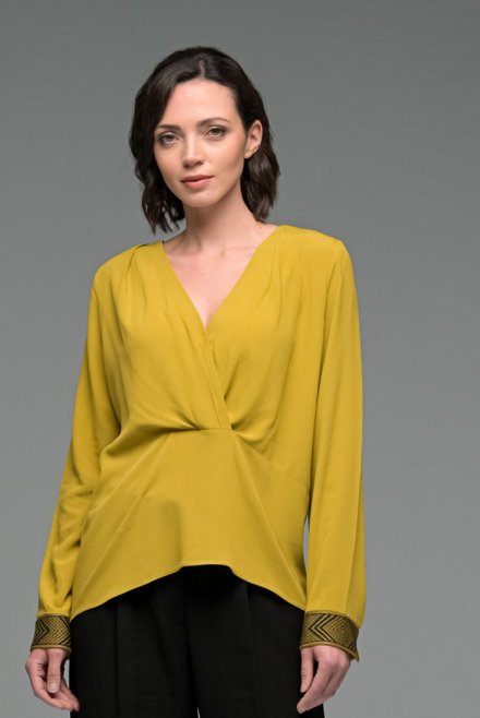 Crep marocaine wrap-effect blouse with knitted details