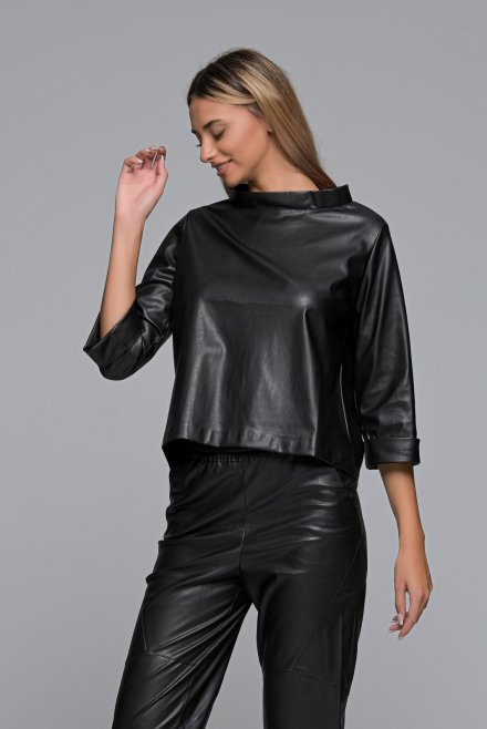 Faux leather 3/4 sleeved cropped top